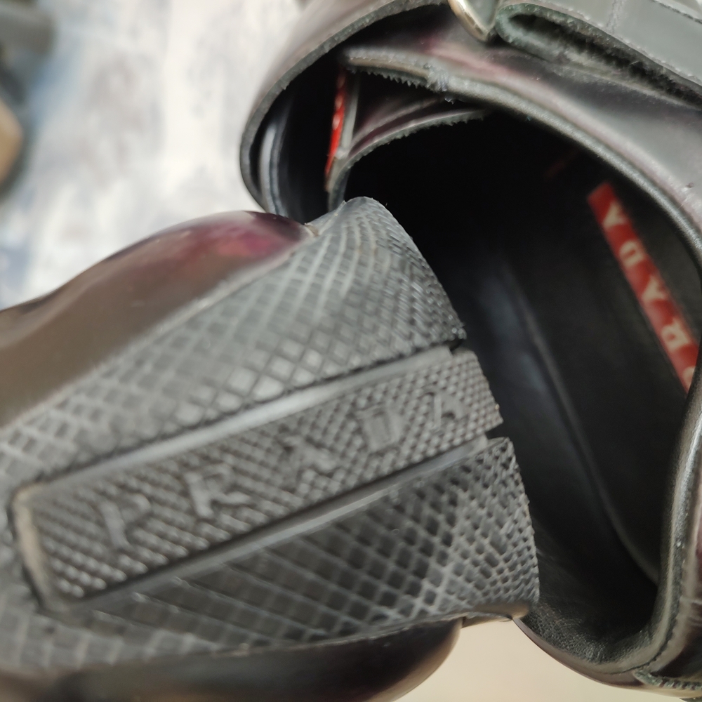 Prada Black and Gray Oxfords Sleek Leather Design - Picture 2 of 6